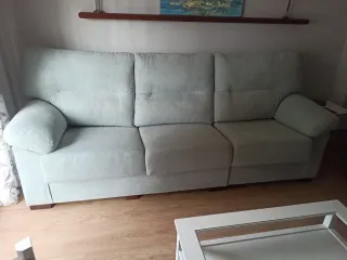 Sofá de tela verde agua