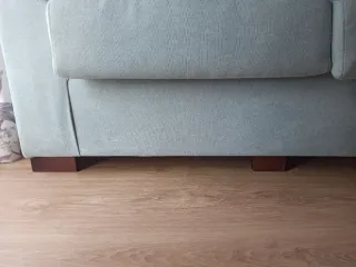 Sofá de tela verde agua