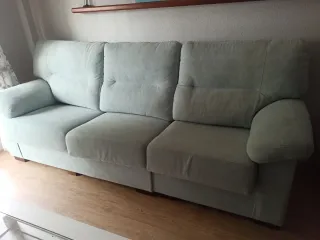 Sofá de tela verde agua