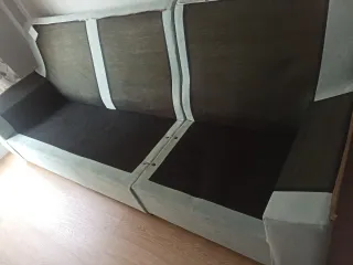 Sofá de tela verde agua