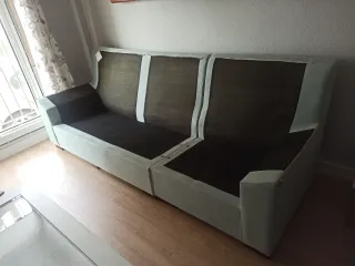 Sofá de tela verde agua