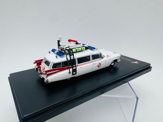 YS 1:64 Ecto-1 Ghostbusters