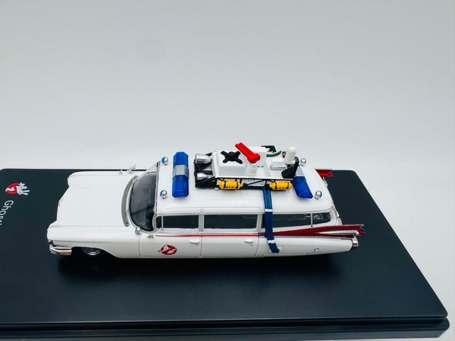YS 1:64 Ecto-1 Ghostbusters