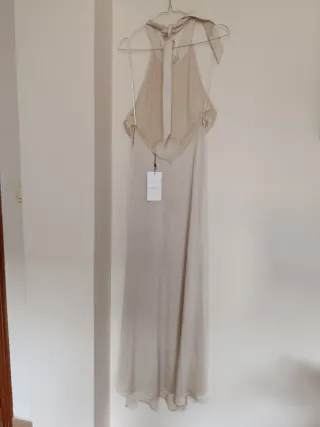 Vestido midi bordado zara