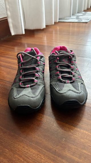 Zapatillas de monte mujer grises y rosas