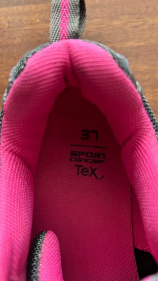 Zapatillas de monte mujer grises y rosas