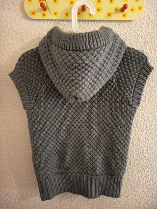 Chaleco Zara Gris con Capucha