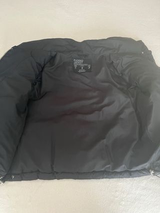 Anorak negro Stradivarius Talla M