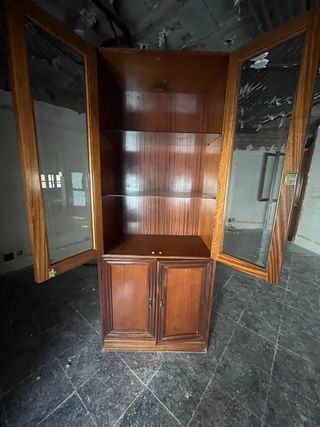 Mueble madera y cristal con balda