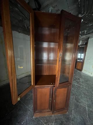 Mueble madera y cristal con balda