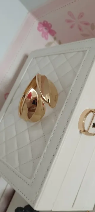 Pulsera dorada diseño hoja