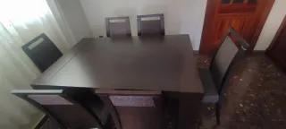Mesa de madera con 6 sillas