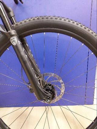 Bicicleta MTB Cross Country Race 700 Gris Cuadro Aluminio