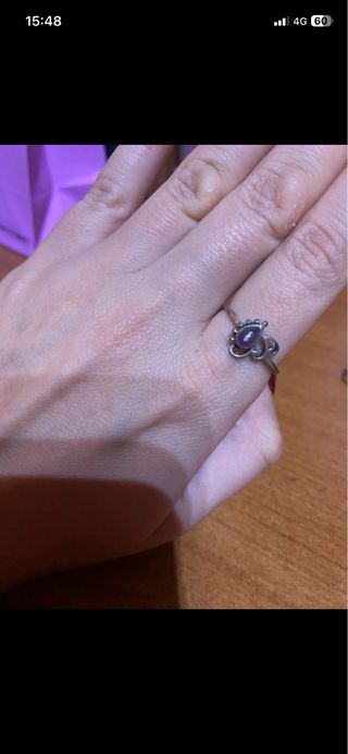 Anello con pietra viola