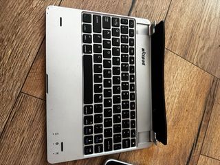 iPad 1 16GB + Teclado Whispad