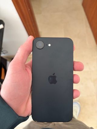 iPhone 16e negro