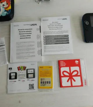 Nintendo 2DS en su caja y con cientos de juegos