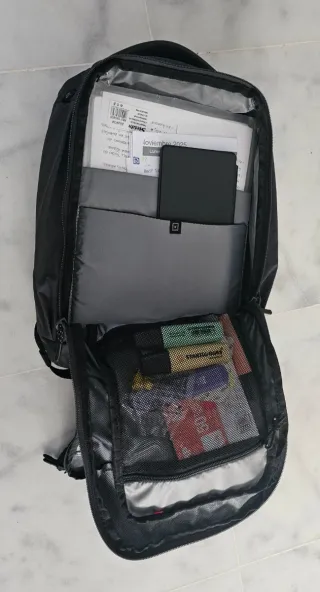 Mochila Quechua Negra Mediana