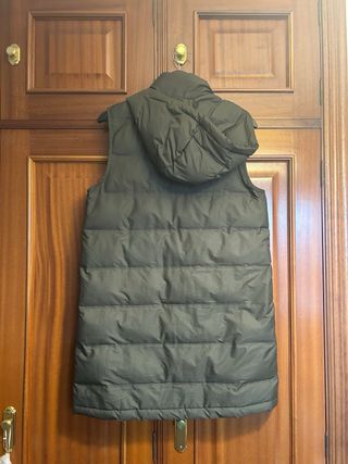 Chaleco plumífero Zara verde largo