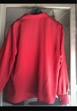 Camisa vintage roja.