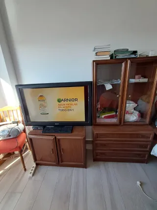 Mueble de salón madera y cristal