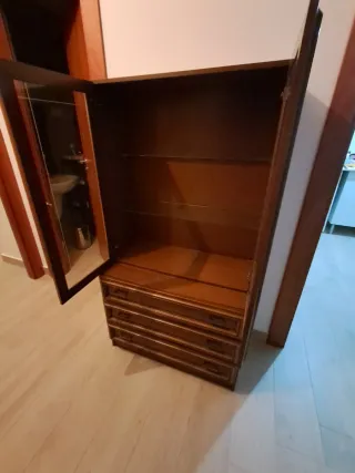 Mueble de salón madera y cristal