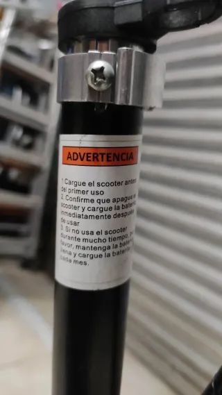 Patinete eléctrico infantil rojo