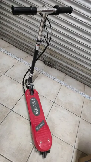 Patinete eléctrico infantil rojo