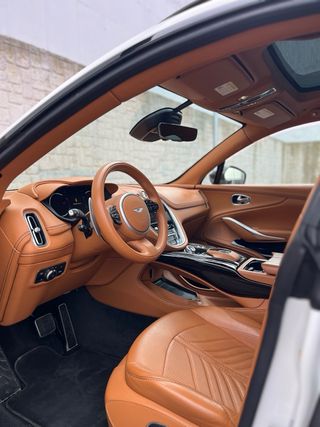 Aston Martin DBX 707 2023