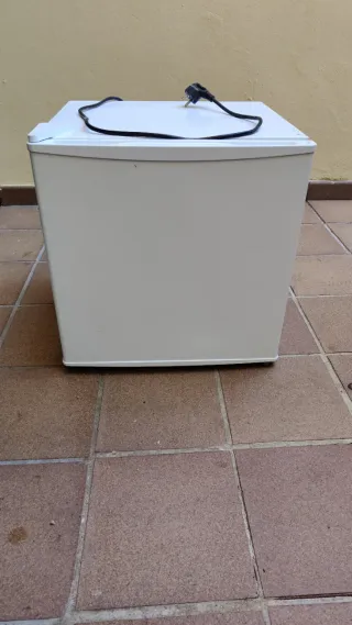 Nevera pequeña IKEA