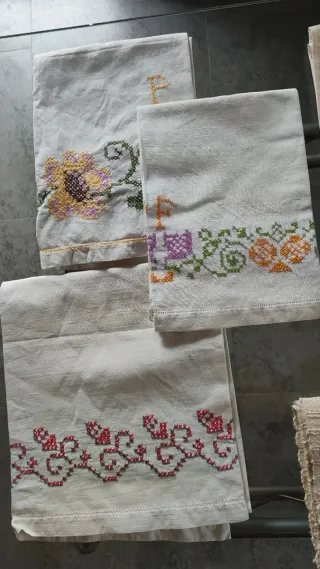 Lotto 8 Asciugamani Vintage Ricamati