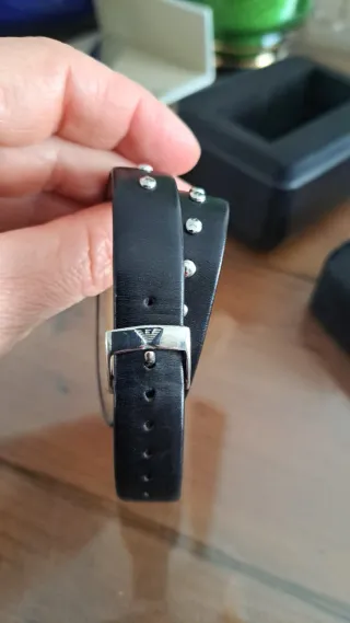 Reloj Emporio Armani Cuero marrón y plateados.