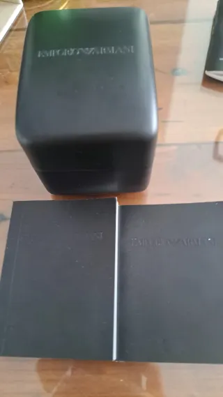 Reloj Emporio Armani Cuero marrón y plateados.