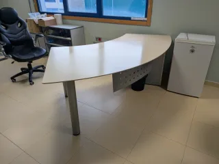 4x Mesas de trabajo/recepción madera y metal