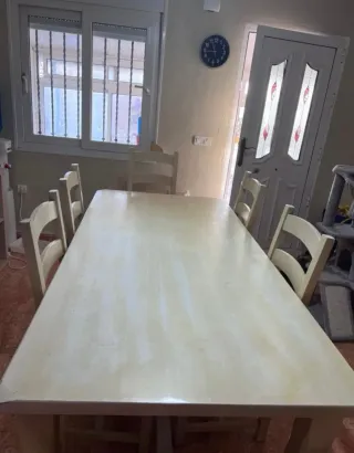 Mesa grande de madera maciza con cajones