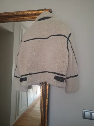 Chaqueta borreguito beige y negra