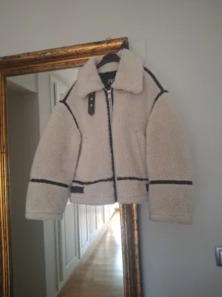 Chaqueta borreguito beige y negra