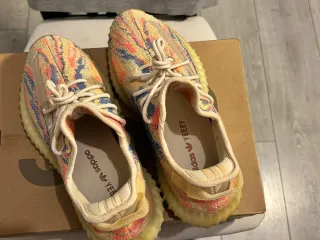 Adidas Yeezy Boost 350 V2 Multicolor