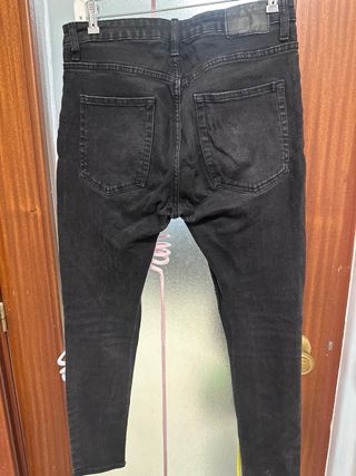 Vaqueros Bershka negros