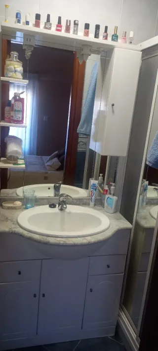 Mueble de baño blanco