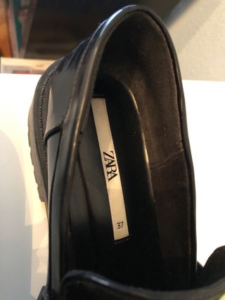 Mocasines Zara negros con cadena