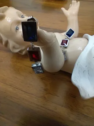 Orecchini pendenti con 3 pietre