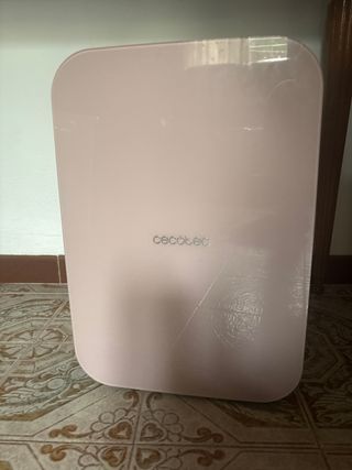Nevera Cecotec rosa pequeña sin usar