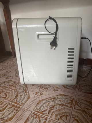 Nevera Cecotec rosa pequeña sin usar