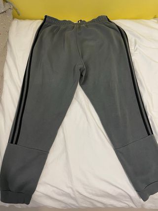 Pantalones chándal Adidas grises