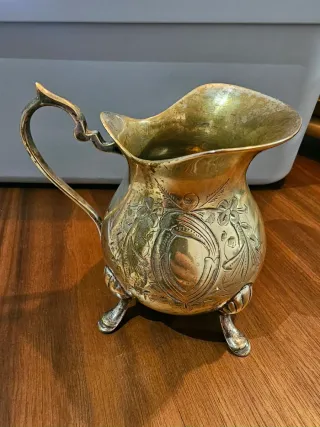 Jarra antigua decorativa