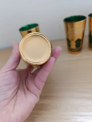 5 Vasos de té dorados y verdes
