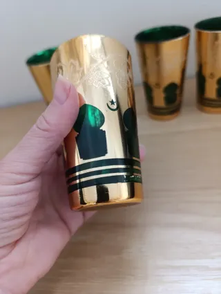 5 Vasos de té dorados y verdes