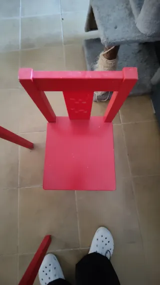 Mesa y silla infantil IKEA roja