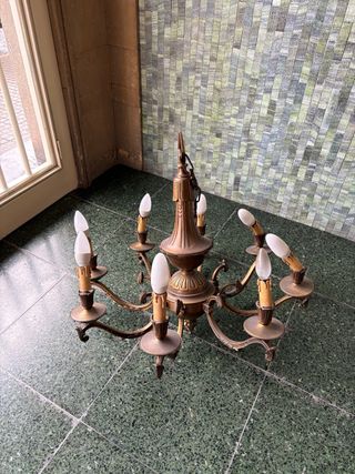 Lámpara de araña antigua de bronce